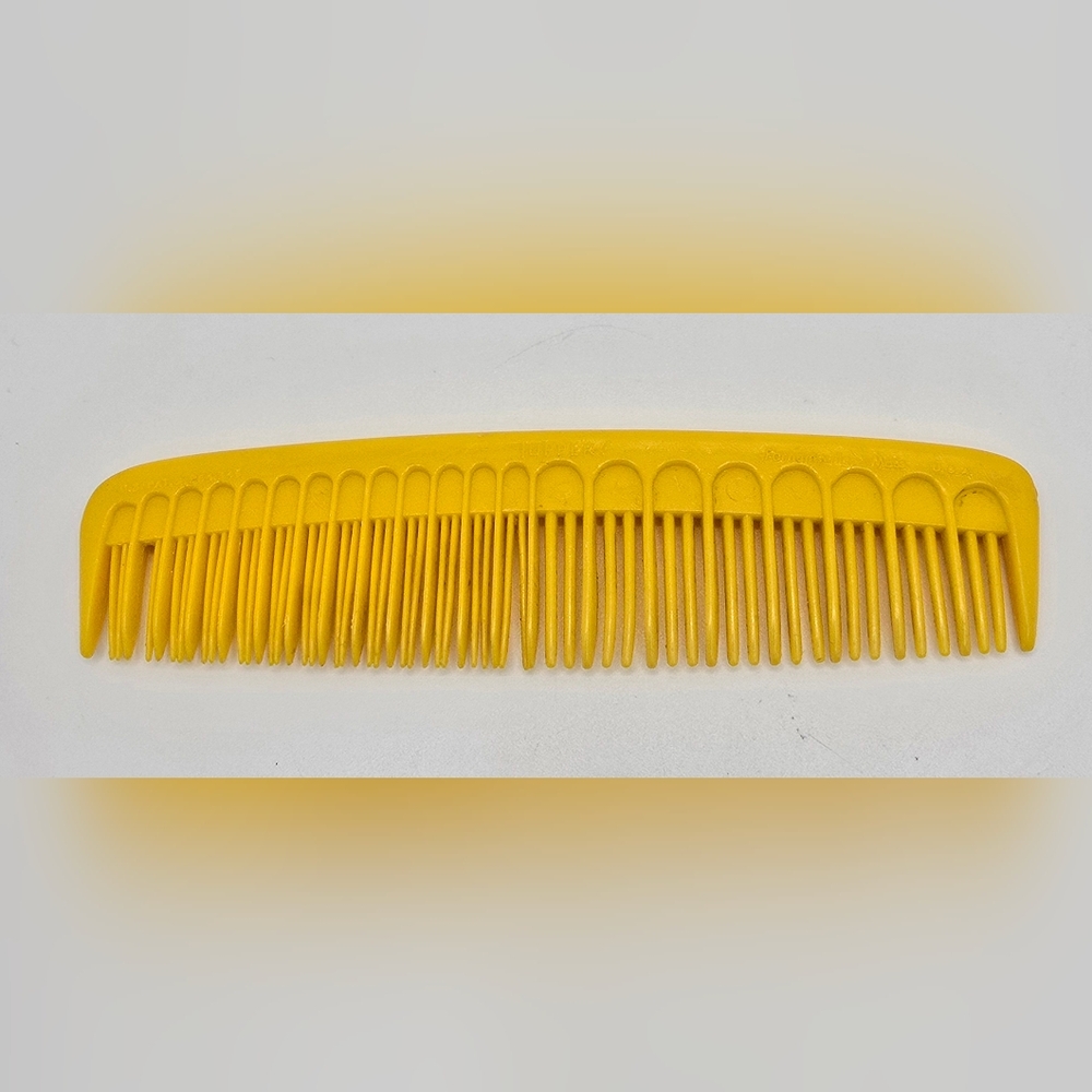 Vintage Yellow Pocket Comb 5" Tupperware Tupper Farnumsville, MA USA GUC 63-11
